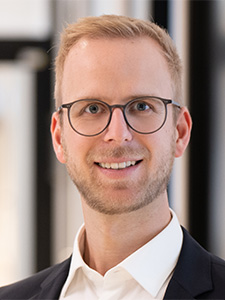 Dr. Nils Namockel